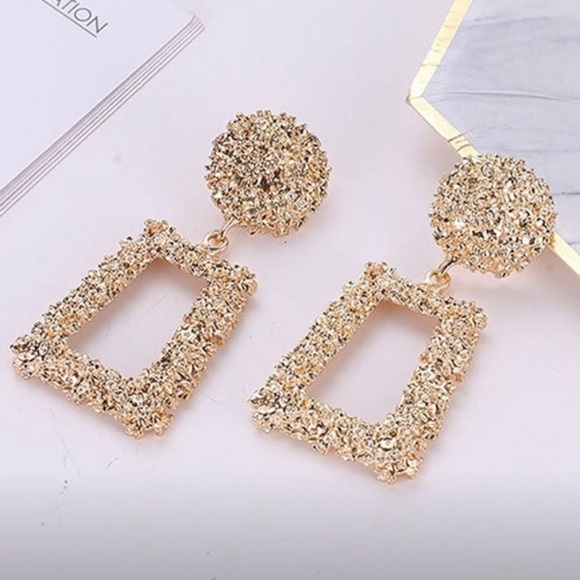 ✨New! Geometric statement gold drop earrings✨ - Picture 5 of 8
